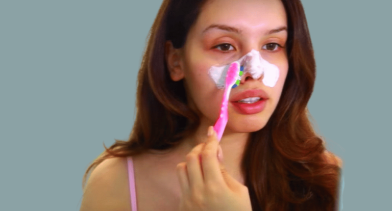 The Woman Utilized Her Toothbrush to Cleanse Her Nose Until Achieving Remarkable Results!